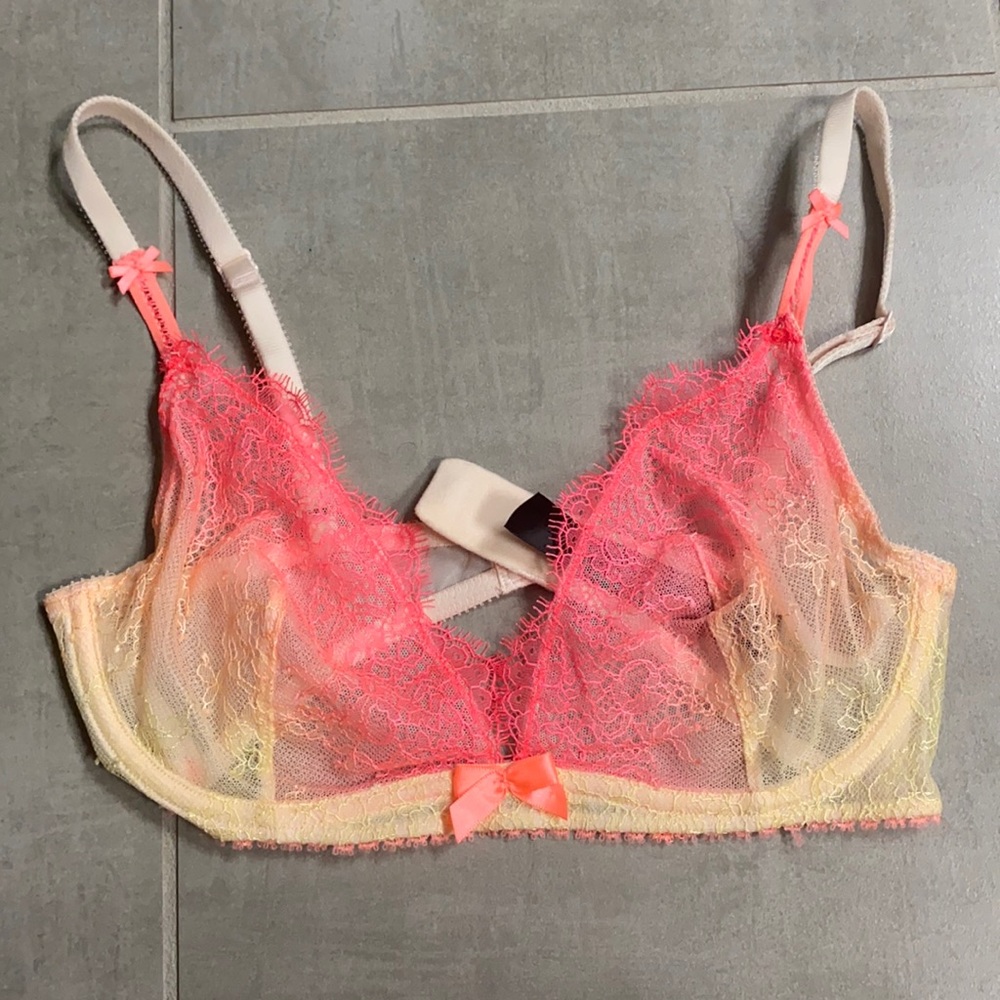 Victoria’s Secret Bra size 32D